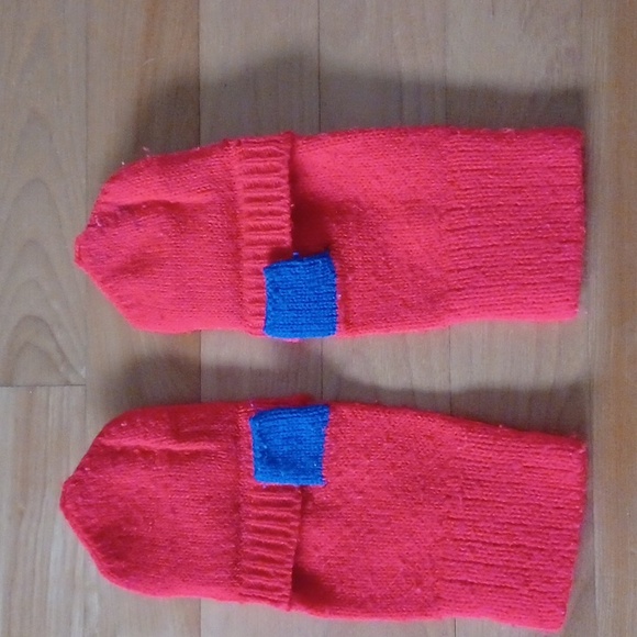 4/$20 Convertible gloves for girls from 5-10 years old. - Picture 3 of 4